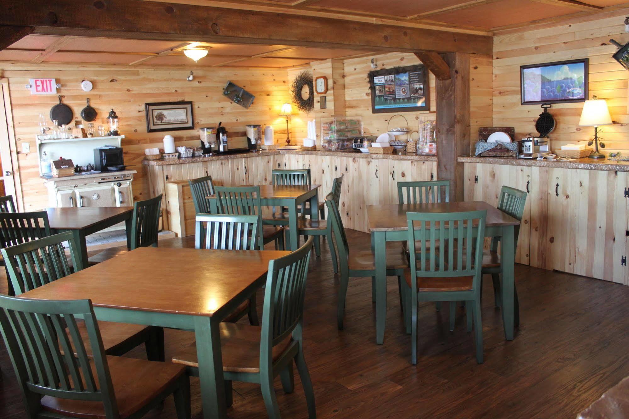 Maine Woods Inn Brewer Exterior photo